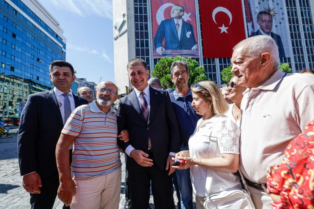 İzmir emanetini yere düşürmedi: 104 yıl önce de buradaydık, yarın da olacağız!