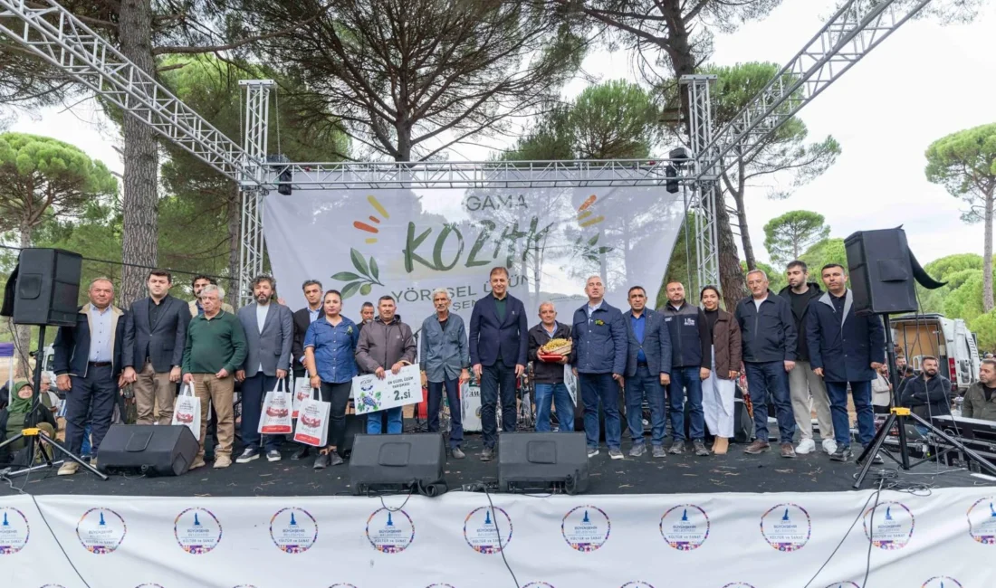 Bergama Kozak Yöresel Ürünler Şenliği’nde üreticiler ve yurttaşlarla buluşan İzmir