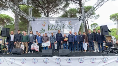 Bergama Kozak Yöresel Ürünler Şenliği’nde üreticiler ve yurttaşlarla buluşan İzmir