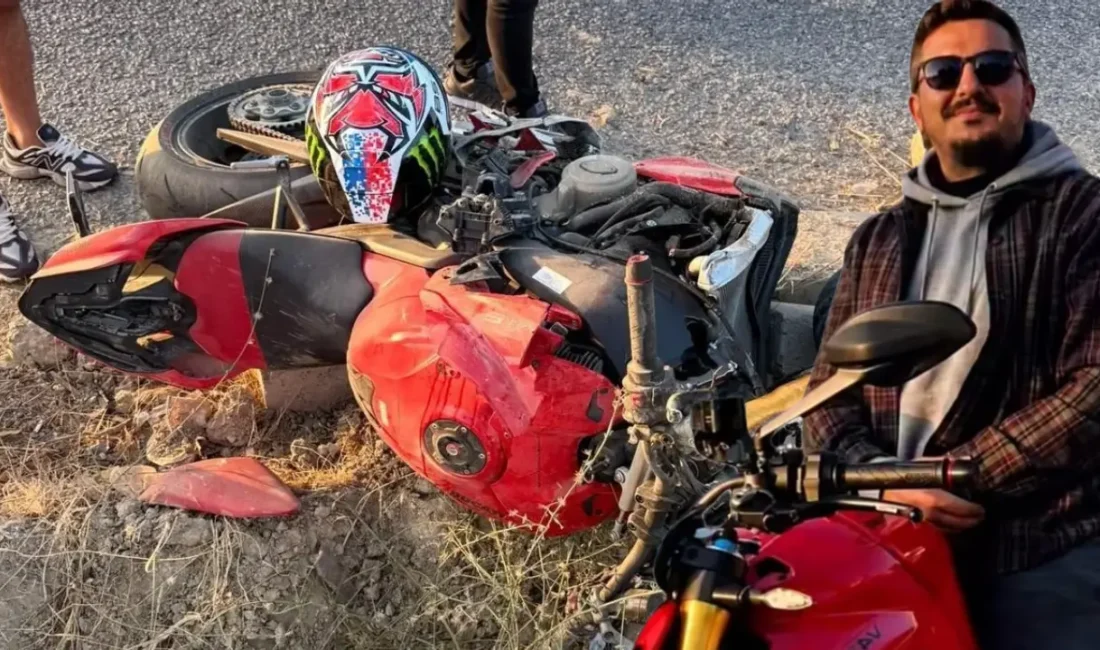 İzmir'in Selçuk ilçesinde kontrolünden çıkan motosikletin refüje çarpması sonucu ağır