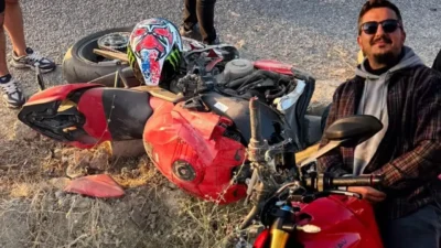 İzmir'in Selçuk ilçesinde kontrolünden çıkan motosikletin refüje çarpması sonucu ağır