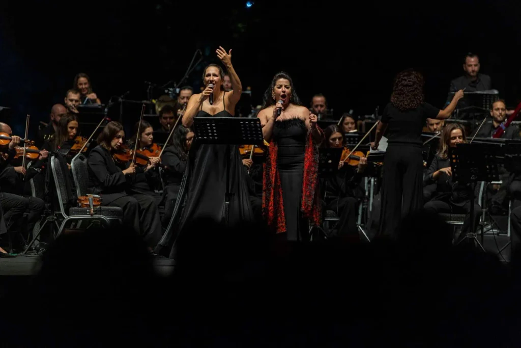 İzmir Oda Orkestrası yeni sezonu Zeytin Sahne’de açtı