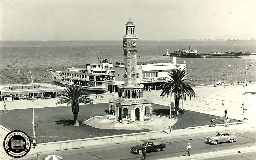 İzmir'in 125 yıllık hafızası sokağa taşındı: "Asrı 25 geçe" sergisi Kordon'da ziyarete açıldı! 4 İzmir'in 125 yıllık hafızası sokağa taşındı: "Asrı 25 geçe" sergisi Kordon'da ziyarete açıldı!