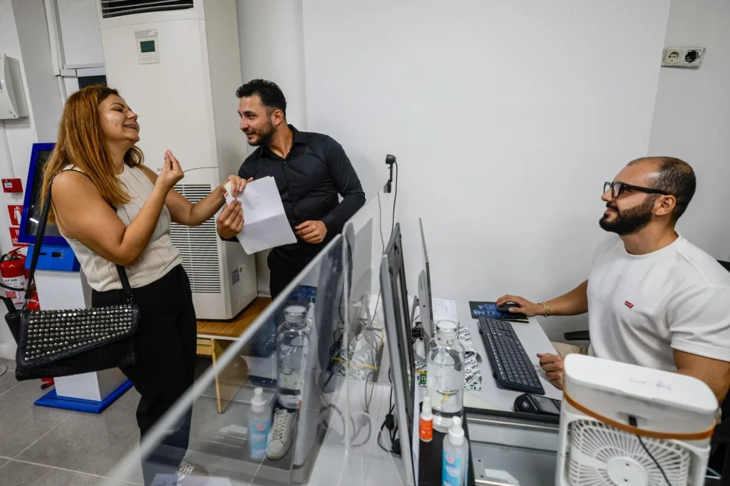 İzmir’de engelsiz ve eşit bir yaşam: İşitme engellilere sessiz destek 3 İzmir’de engelsiz ve eşit bir yaşam: İşitme engellilere sessiz destek