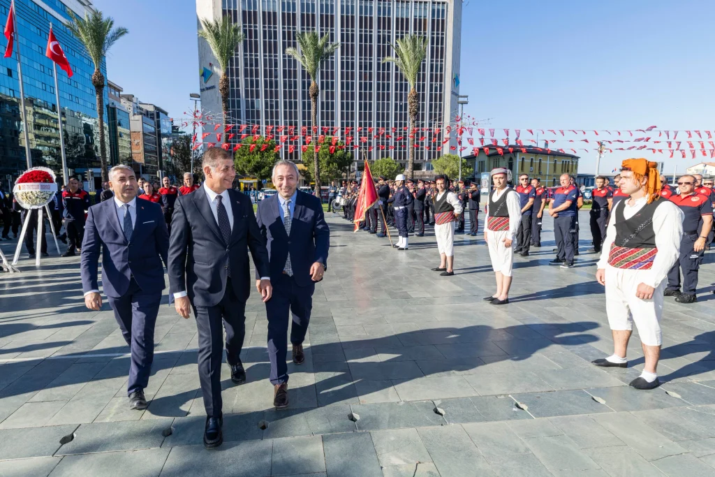 Başkan Tugay alev kahramanlarına seslendi: "İzmir size güveniyor!"