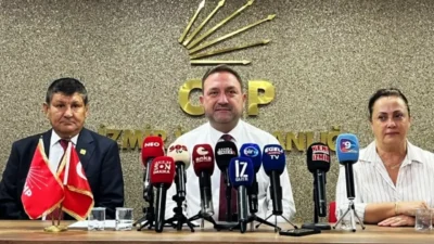 Parti içindeki yönetim krizlerini ve Foça Belediyesi'nin AK Parti'ye geçişini