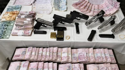 İzmir Cumhuriyet Başsavcılığı koordinesinde yürütülen soruşturma kapsamında, Otokent bölgesinde galericilik