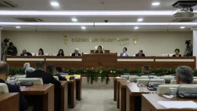 Karabağlar Belediyesi Eylül Ayı Olağan Meclis Toplantısı'nda Başkan Helil Kınay,