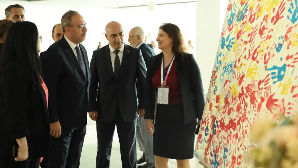 Kasapoğlu: “İzmir’de nadir hastalıklar ve otizm için uluslararası bir merkez hedefliyoruz” 2 Kasapoğlu: “İzmir’de nadir hastalıklar ve otizm için uluslararası bir merkez hedefliyoruz”