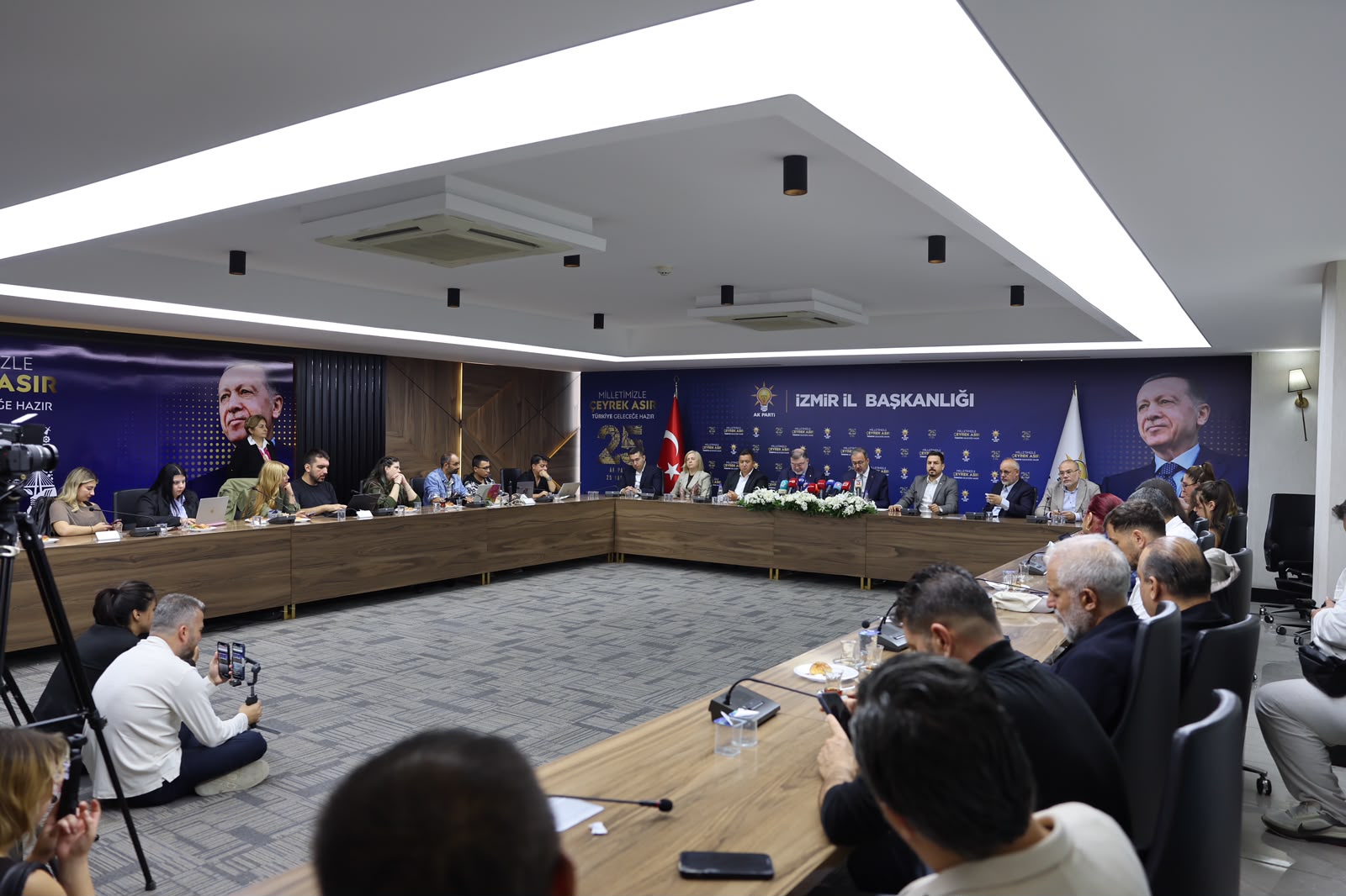Kasapoğlu’ndan İzmir'e Otizm Merkezi müjdesi: Yurt fiyatları ve stadyum eleştirilerine yanıt