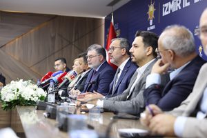 Basın mensuplarının sorularını yanıtlayan önceki dönem Gençlik ve Spor Bakanı
