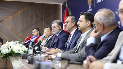 Basın mensuplarının sorularını yanıtlayan önceki dönem Gençlik ve Spor Bakanı