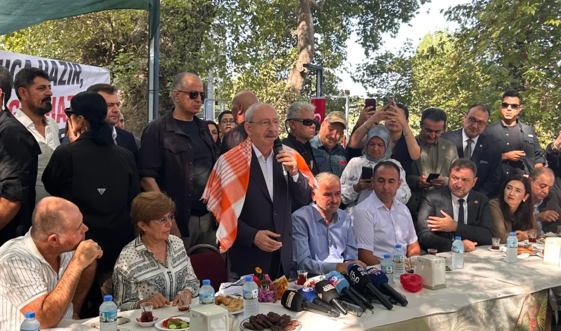 İzmir programının ikinci gününde Buca Kaynaklar Köyü’nde üreticilerle kahvaltıda bir