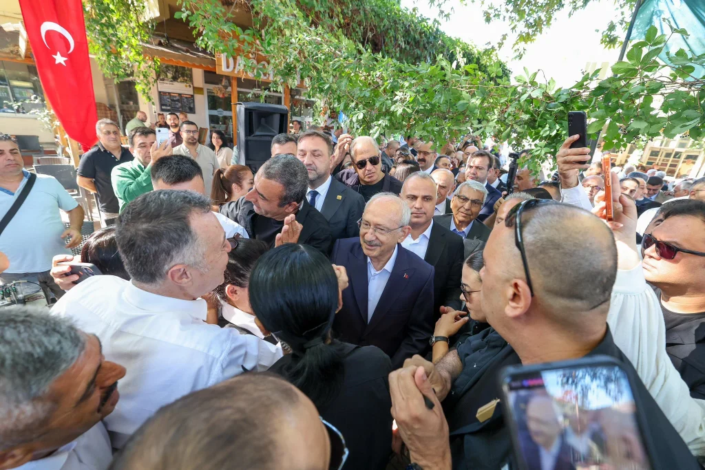 Kılıçdaroğlu'ndan Buca'da üreticiye söz: "Bunlar için mücadele edeceğim" 4 Kılıçdaroğlu'ndan Buca'da üreticiye söz: "Bunlar için mücadele edeceğim"