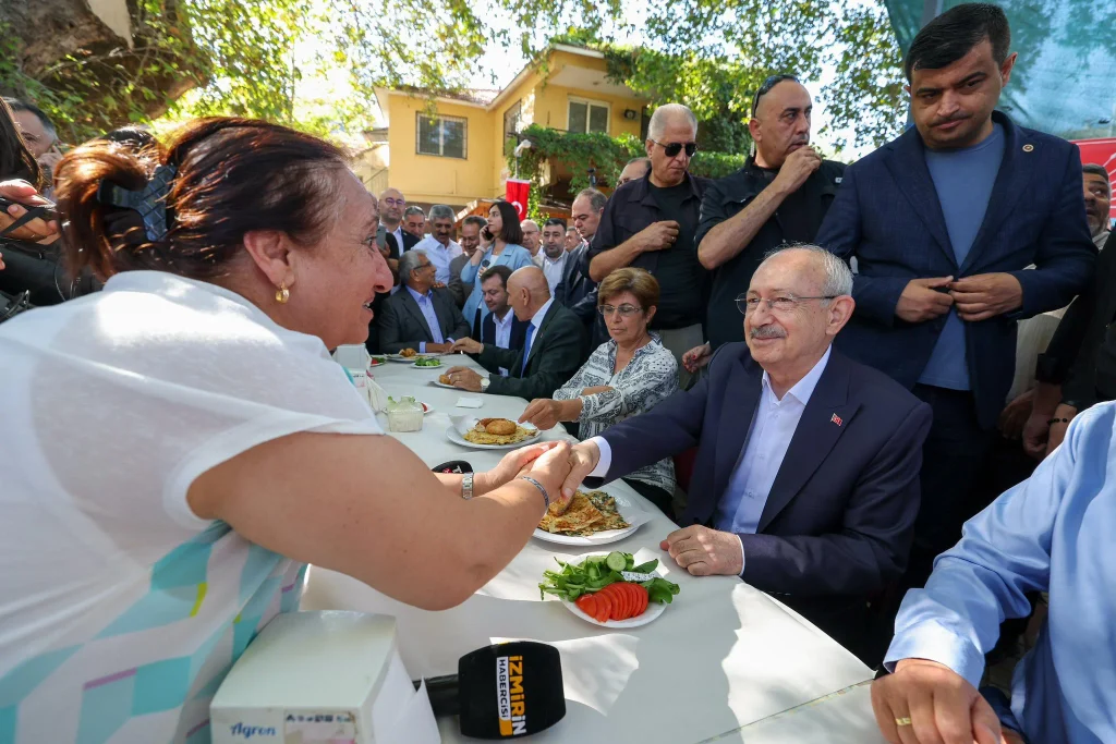 Kılıçdaroğlu'ndan Buca'da üreticiye söz: "Bunlar için mücadele edeceğim" 6 Kılıçdaroğlu'ndan Buca'da üreticiye söz: "Bunlar için mücadele edeceğim"