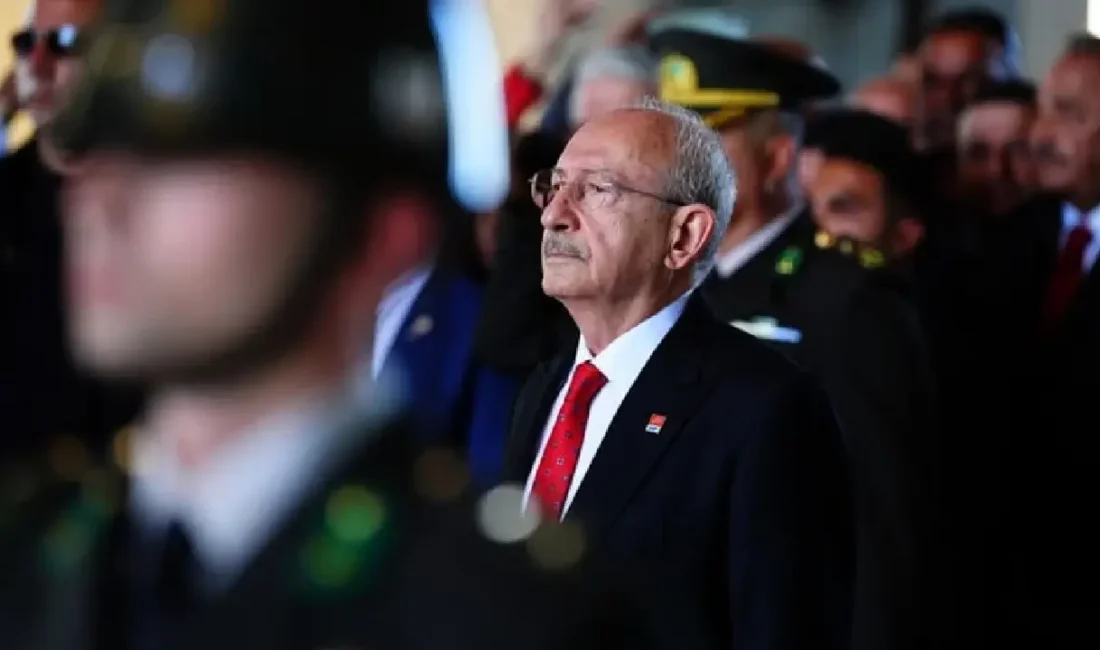 Cumhuriyet Halk Partisi'nin 103'üncü kuruluş yıl dönümü dolayısıyla beraberindeki heyetle