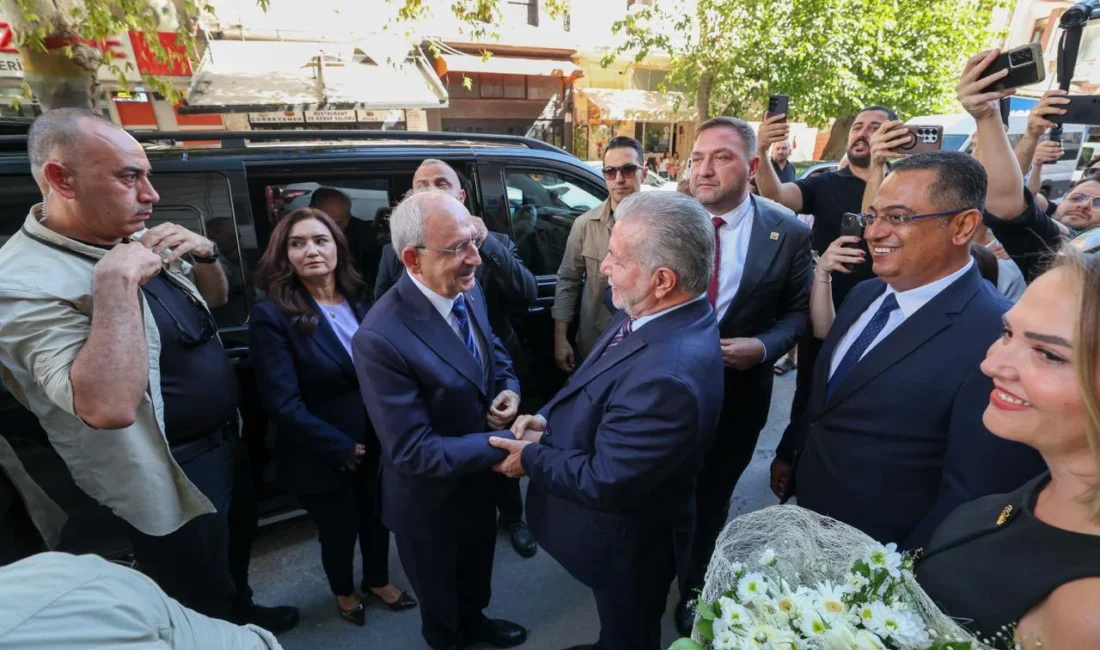 CHP lideri Kemal Kılıçdaroğlu, İzmir temasları kapsamında Esnaf ve Sanatkarlar
