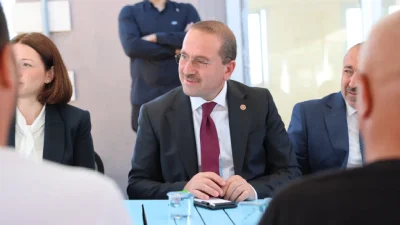AK Parti İzmir Milletvekili Yaşar Kırkpınar, Foça ilçesinde gerçekleştirdiği geniş