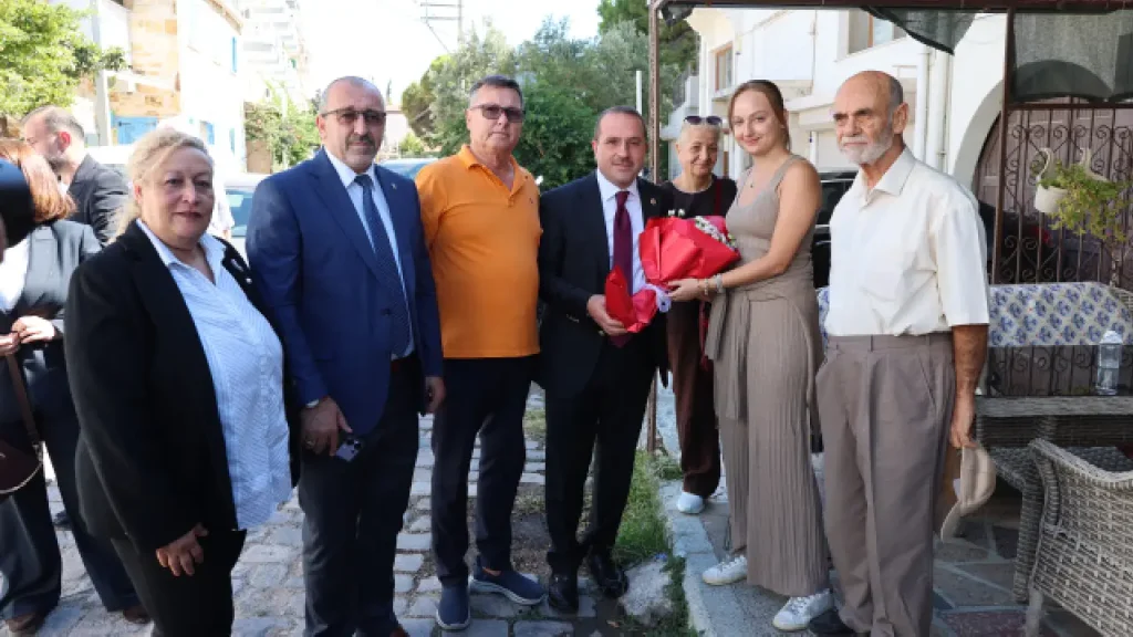 Kırkpınar’dan Foça’ya çıkarma: “Birikmiş sorunları el ele vererek çözeceğiz" 3 Kırkpınar’dan Foça’ya çıkarma: “Birikmiş sorunları el ele vererek çözeceğiz"