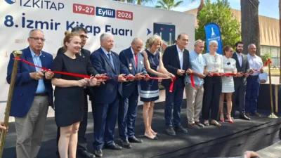 İzmir Büyükşehir Belediyesi ev sahipliğinde kapılarını açan 8. İZKİTAP İzmir