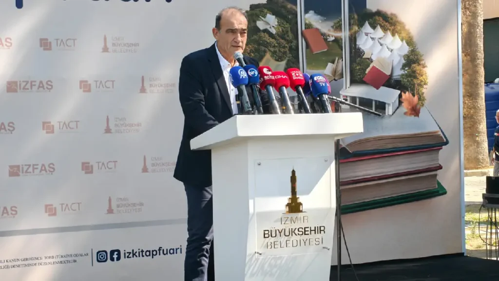 Edebiyat dünyası İzmir'de buluştu: 8. İZKİTAP "Bu dünya böyle olmak zorunda değil" mesajıyla açıldı 2 Edebiyat dünyası İzmir'de buluştu: 8. İZKİTAP "Bu dünya böyle olmak zorunda değil" mesajıyla açıldı