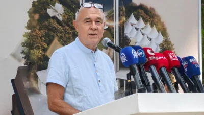 İzmir’de kapılarını açan 8. İZKİTAP Fuarı’nın onur konuğu Gündüz Vassaf,