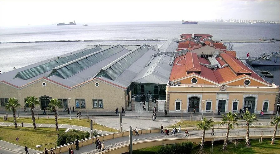 İzmir’in simge mekanlarından Konak Pier’in 36 yıllık işletme hakkının devri