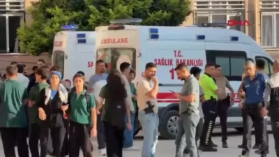 Manisa'nın Turgutlu ilçesinde bulunan Niyazi Üzmez Anadolu Teknik Lisesi'nin önünde