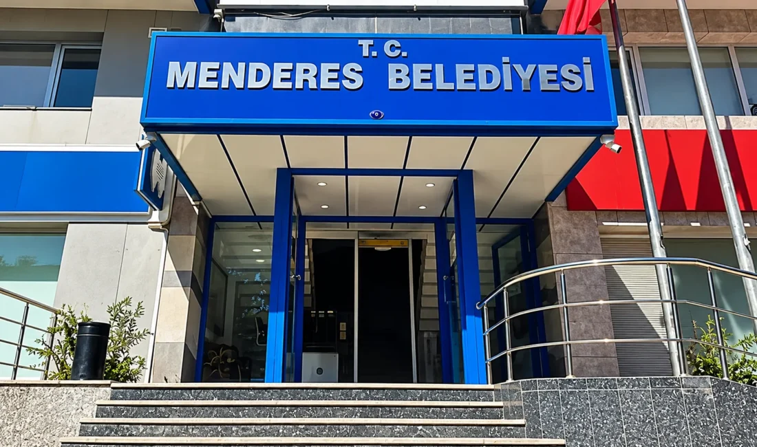 İzmir'de Menderes Belediyesi'ndeki yolsuzluk iddiaları ve örgütsel faaliyetlere yönelik yürütülen