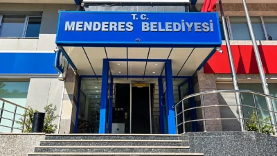 İzmir'de Menderes Belediyesi'ndeki yolsuzluk iddiaları ve örgütsel faaliyetlere yönelik yürütülen