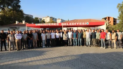 Menderes Belediyesi’nde Başkan Vekili Asuman Şen, şantiyelerde belediye çalışanları ile