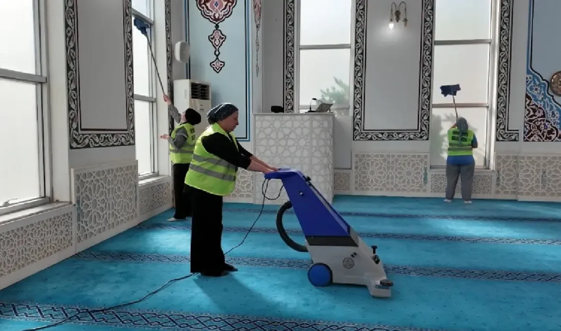 Menderes Belediyesi, ilçenin tüm camilerinde köşe bucak temizlik yapıyor.