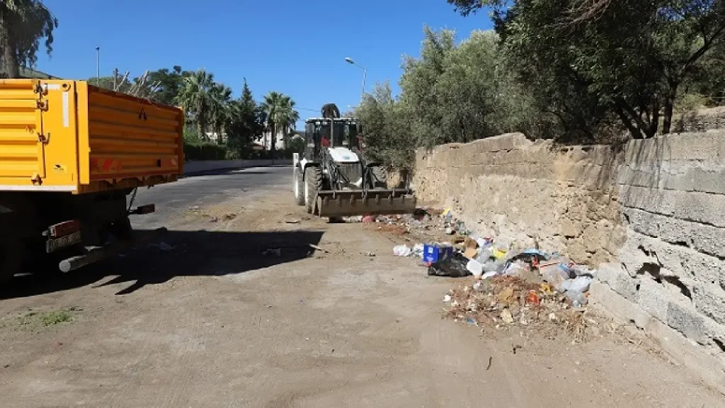 Menderes Belediyesi’nden Gümüldür’e Temizlik Çıkarması 3 Menderes Belediyesi’nden Gümüldür’e Temizlik Çıkarması