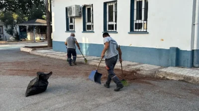 Menderes Belediyesi tarafından ilçe genelinde yer alan okullarda temizlik ve