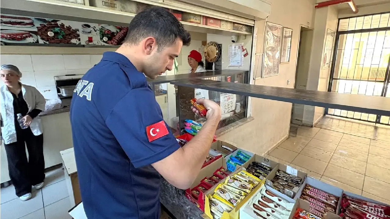 Menderes zabıtasından kantin denetimi