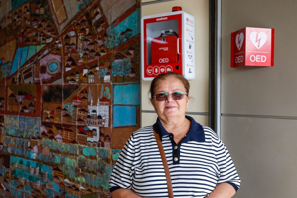 İzmir'de 50 noktaya kalp krizlerinde kullanılan şok cihazı