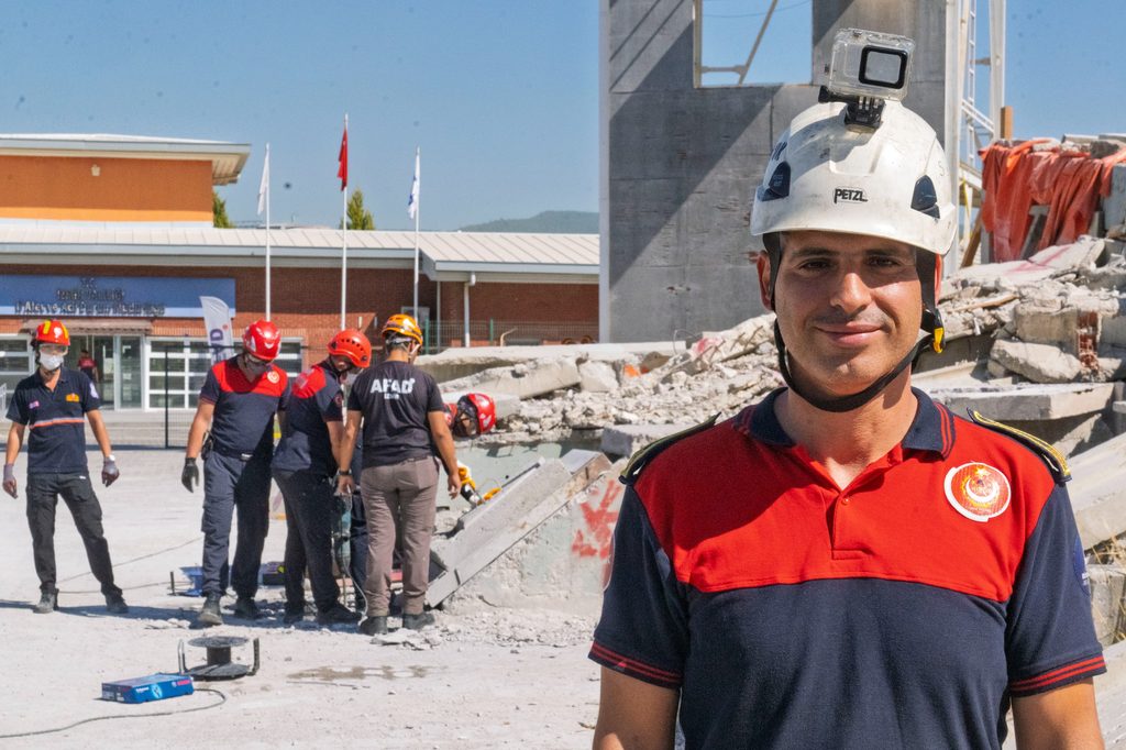 İzmir İtfaiyesi ağır arama kurtarmada güçleniyor: 72 saatlik özel eğitime girdiler 3 İzmir İtfaiyesi ağır arama kurtarmada güçleniyor: 72 saatlik özel eğitime girdiler