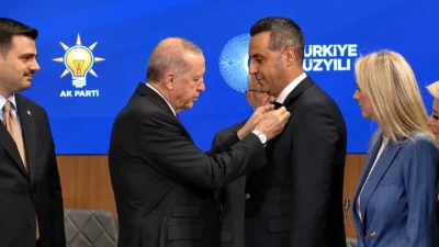 Yerel seçimlerde CHP’den belediye başkanı seçilen Çiğli Belediye Başkanı Onur
