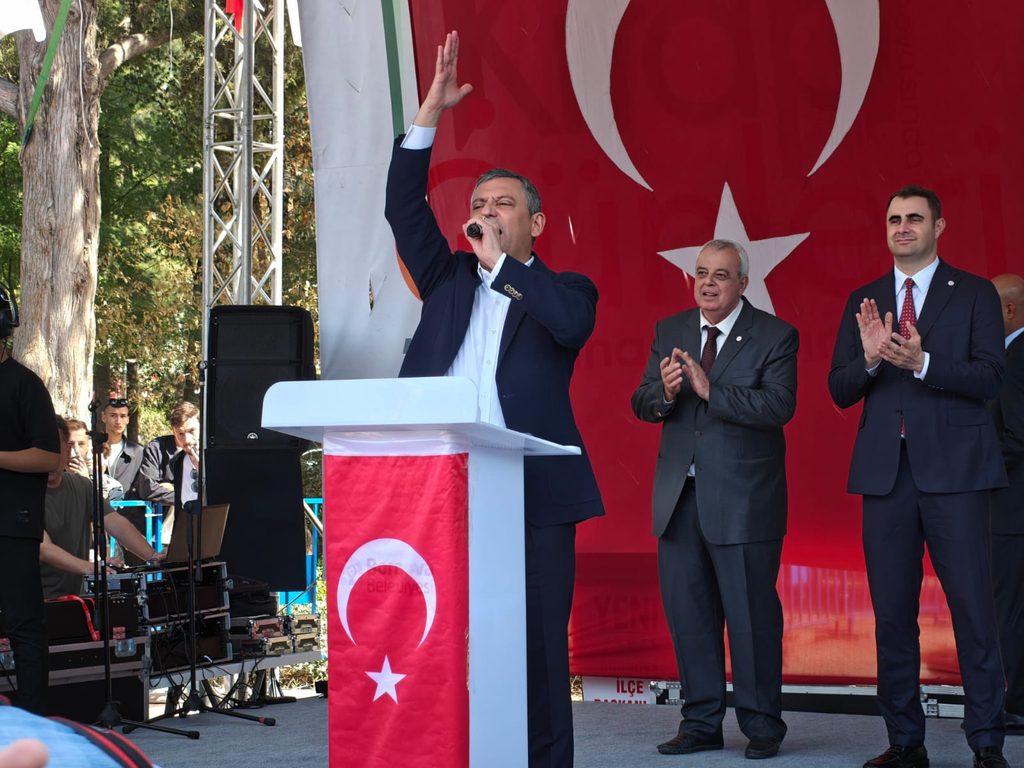 Özgür Özel Bornova’dan meydan okudu: "Sandığa varacağız, iktidarı değiştireceğiz"