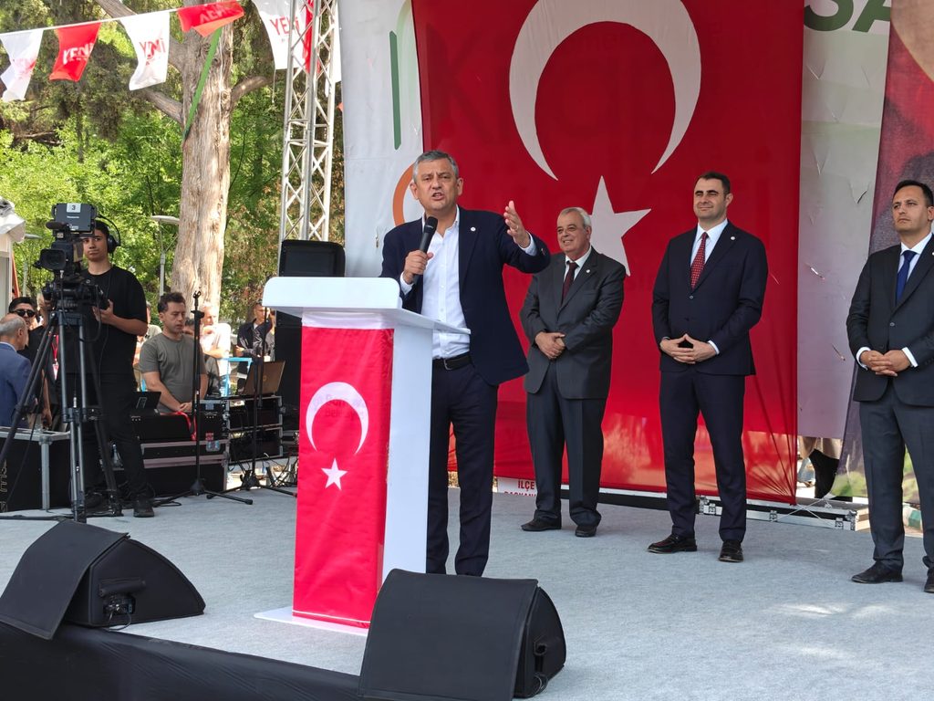 Özgür Özel Bornova’dan meydan okudu: "Sandığa varacağız, iktidarı değiştireceğiz"