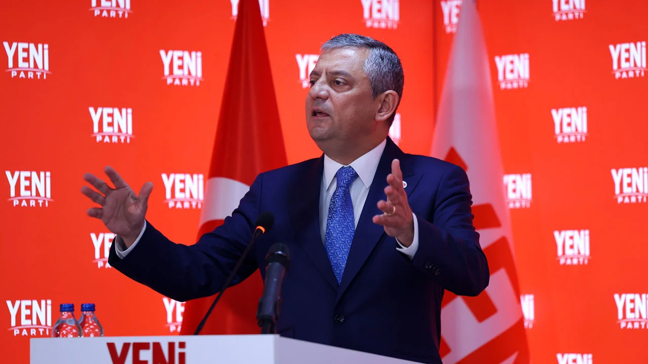 Özgür Özel’den Gaziemir’de gövde gösterisi: "İktidara teslim olmayanların partisiyiz"