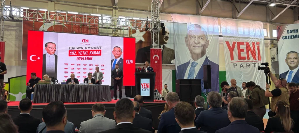 Özgür Özel’den Gaziemir’de gövde gösterisi: "İktidara teslim olmayanların partisiyiz" 1 Özgür Özel’den Gaziemir’de gövde gösterisi: "İktidara teslim olmayanların partisiyiz"
