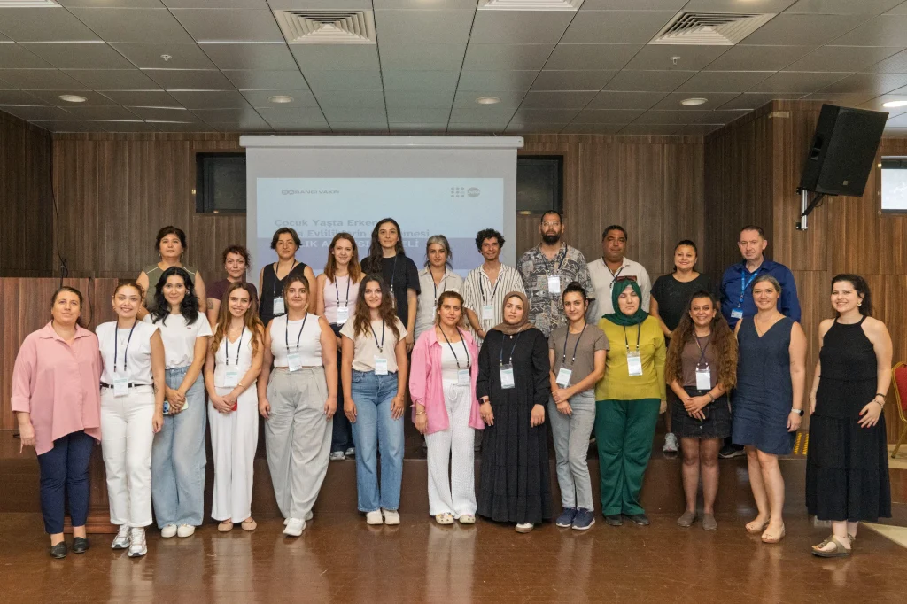 Kız çocuklarımızı okutalım, birlikte 'hayır' diyelim! Sağlık Aracıları İzmir'de görev başında!
