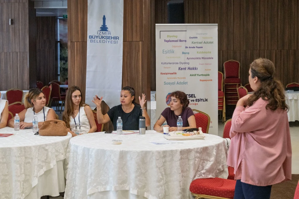 Kız çocuklarımızı okutalım, birlikte 'hayır' diyelim! Sağlık Aracıları İzmir'de görev başında!