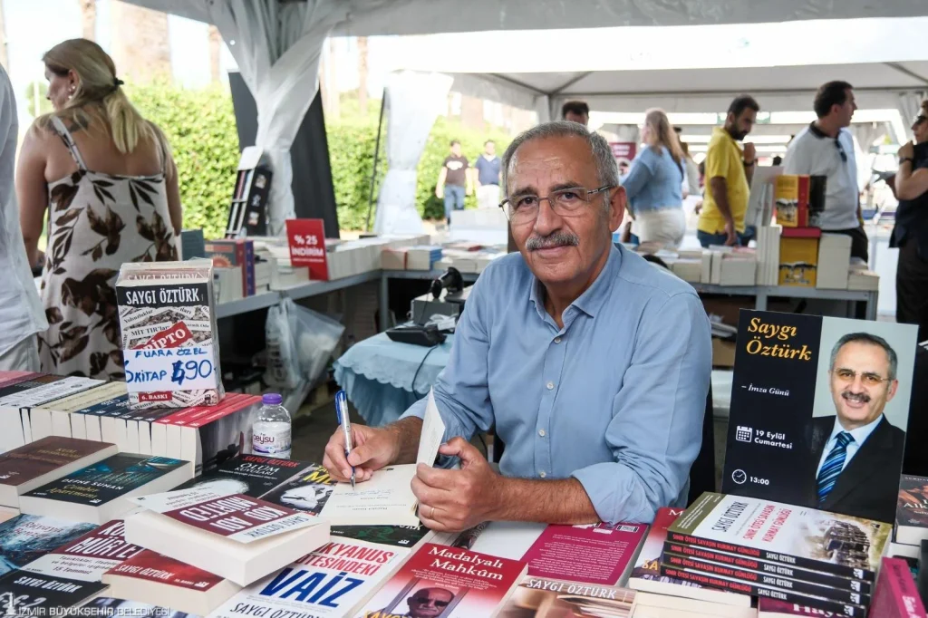 İZKİTAP'a ilk günden rekor ilgi 4 İZKİTAP'a ilk günden rekor ilgi