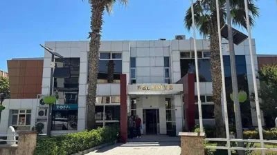 İzmir'in Seferihisar Belediyesi'ne yönelik yürütülen kapsamlı 'rüşvet' soruşturması kapsamında gözaltına