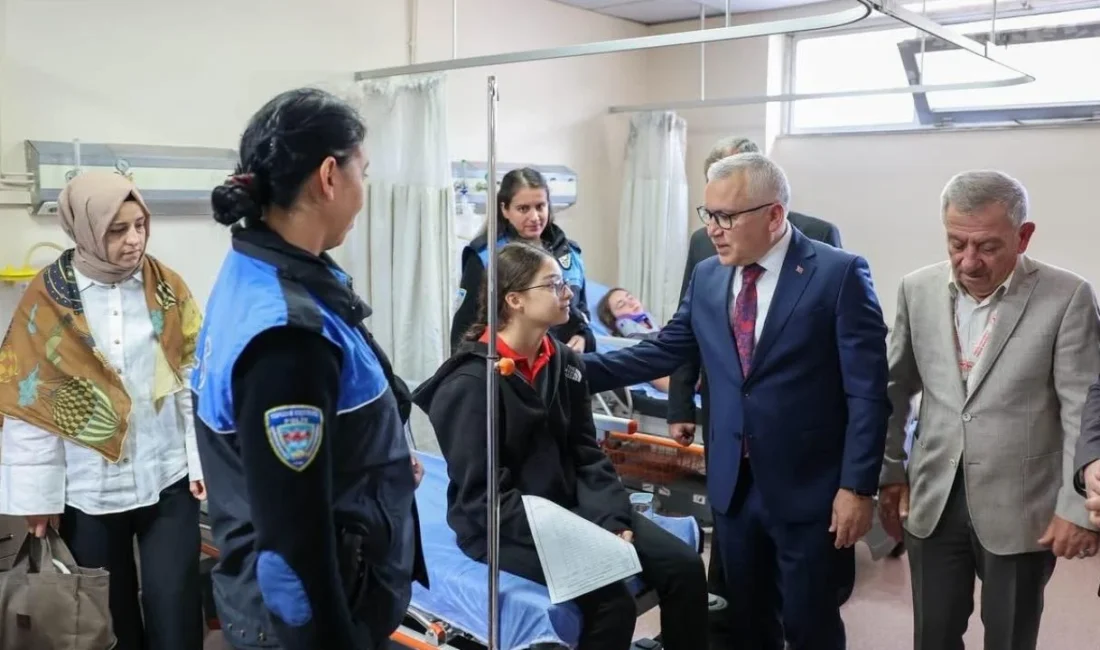 Sivas'ta bir öğrenci servisi ile polis ekip otosunun çarpışması sonucu