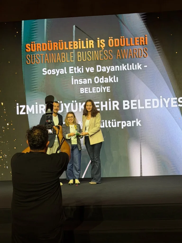 Stüdyo Kültürpark’a sosyal etki ödülü: Fırsat eşitliğine ulusal takdir