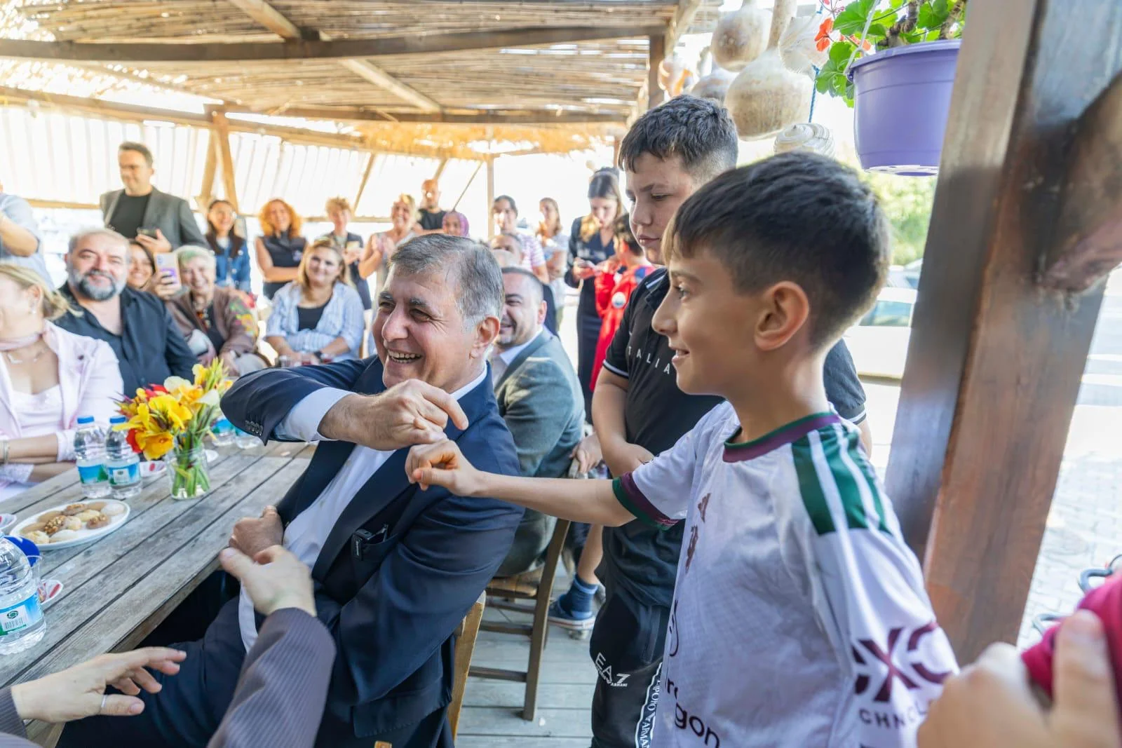 İzmir Büyükşehir Belediye Başkanı Dr. Cemil Tugay, Karaburun Tepeboz’da küçük