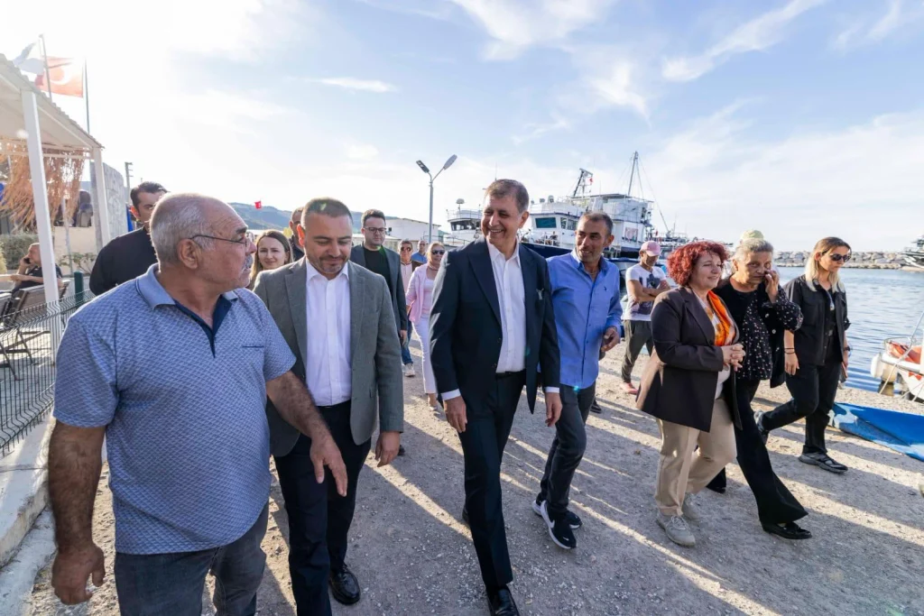 Tepeboz'da serçe parmaklar kenetlendi: Başkan Tugay'dan çocuklara futbol sahası sözü!